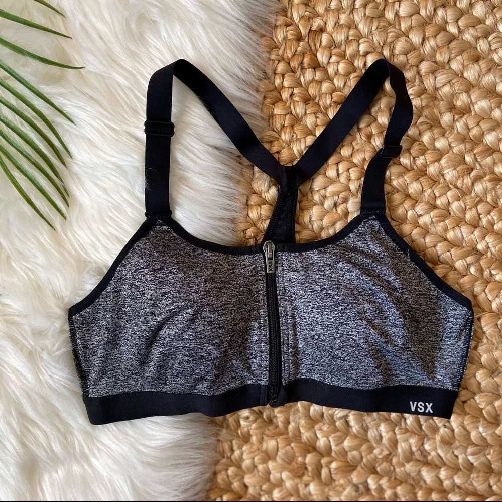 Victoria’s Secret VSX Sports Bra Built in Bra 34B